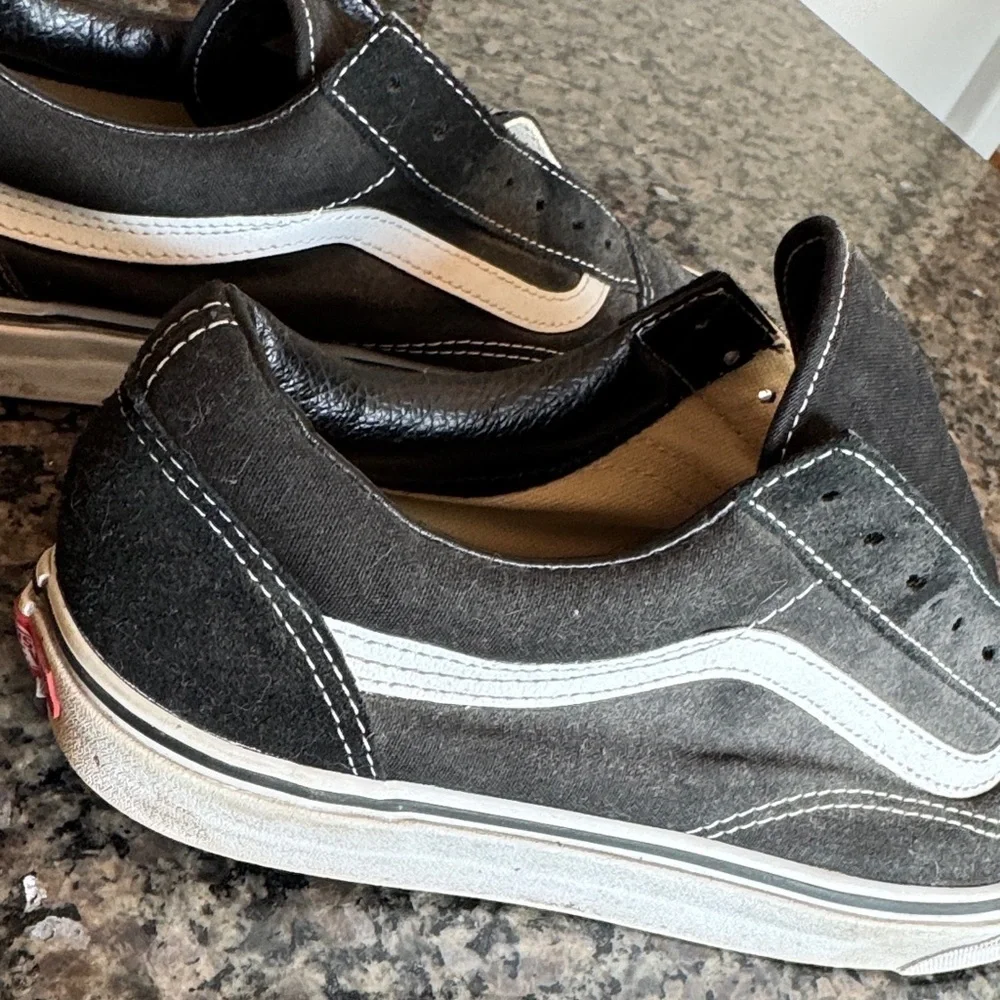 Vans Men's Black and White Sneakers EUC 11